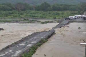 Habitantes de la Huasteca hidalguense reportaron problemas de movilidad y pasos afectados debido al incremento en el nivel de ríos y arroyos