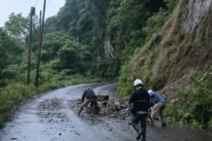 Las lluvias provocaron afectaciones en caminos, puentes y carreteras de Hidalgo, aunque autoridades reportan rutas alternas