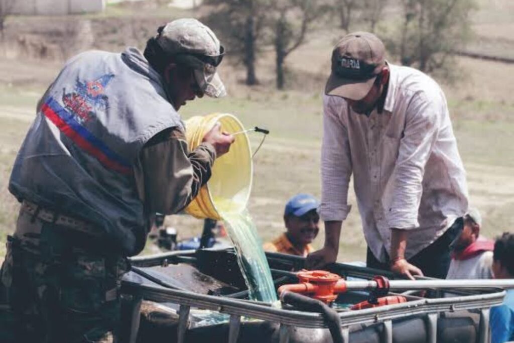Representación gráfica del robo de combustible en Hidalgo, práctica conocida coloquialmente como 'huachicoleo'