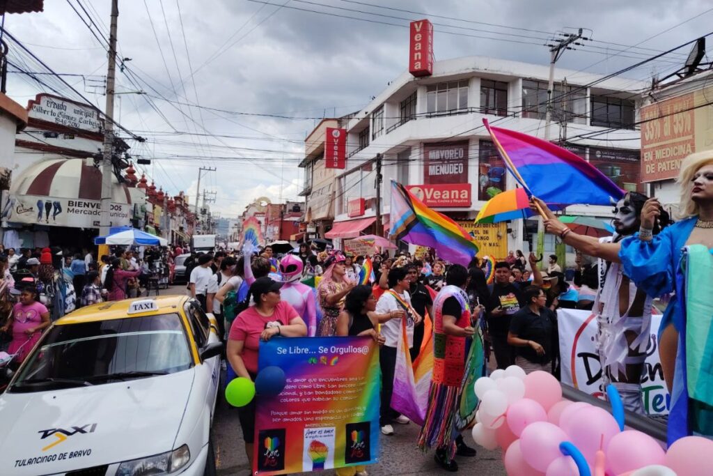 Un contingente de la tercera Marcha del Orgullo LGBTTTIQA+ del Valle de Tulancingo