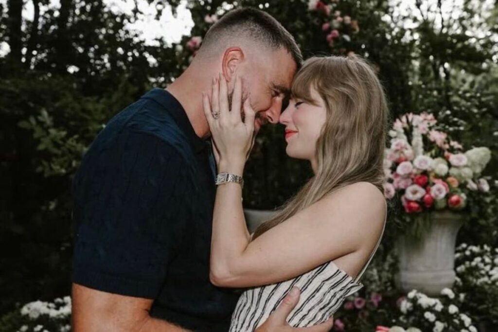 Foto de Taylor Swift con Travis Kelce durante su compromiso