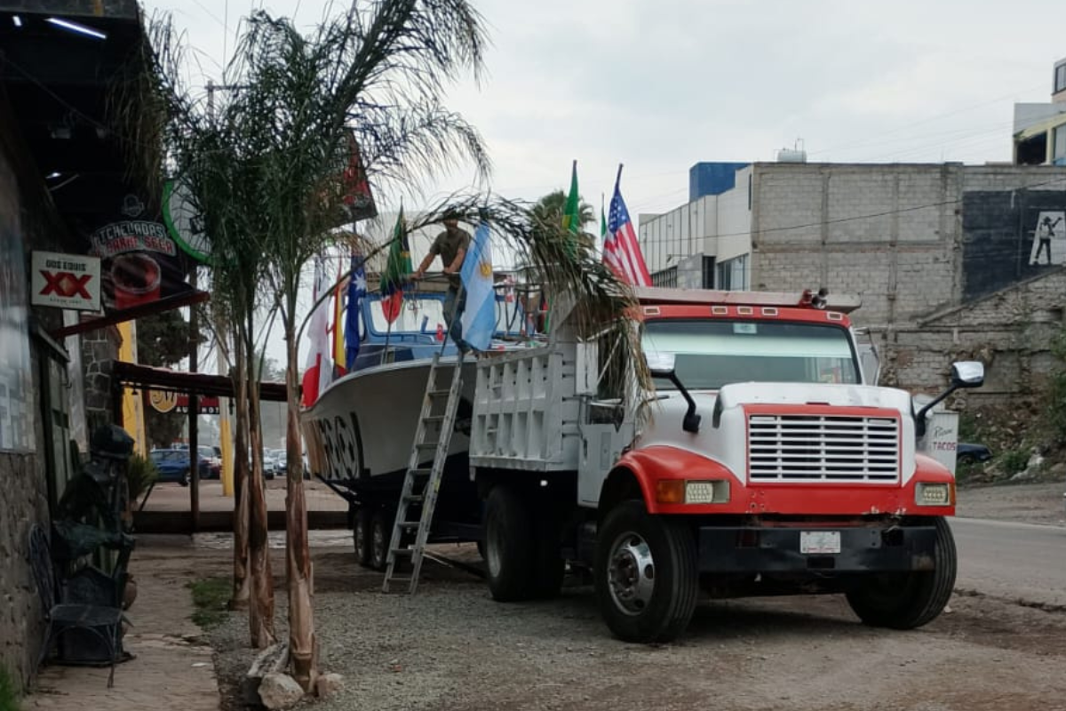 El retiro del yate en Tulancingo se realizó minutos después del mediodía | Foto: Antonieta Islas