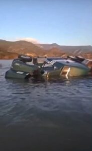 El derrame de diésel contaminó parte de la Laguna de Metztitlán tras la volcadura de un camión
