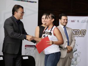 Impulsada por la diputada Diana Rangel Zúñiga y la Iniciativa GOCA, la ceremonia Talento 07 reconoció a estudiantes y deportistas del Distrito VII que han representado a Hidalgo en competencias estatales, nacionales e internacionales
