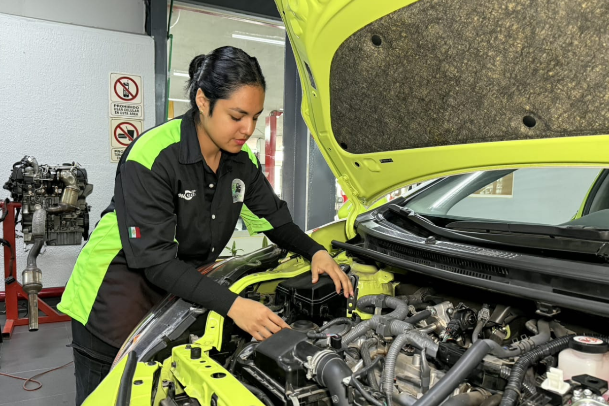 Los alumnos trabajan con tecnologías enfocadas en la electromovilidad y los sistemas de alto voltaje