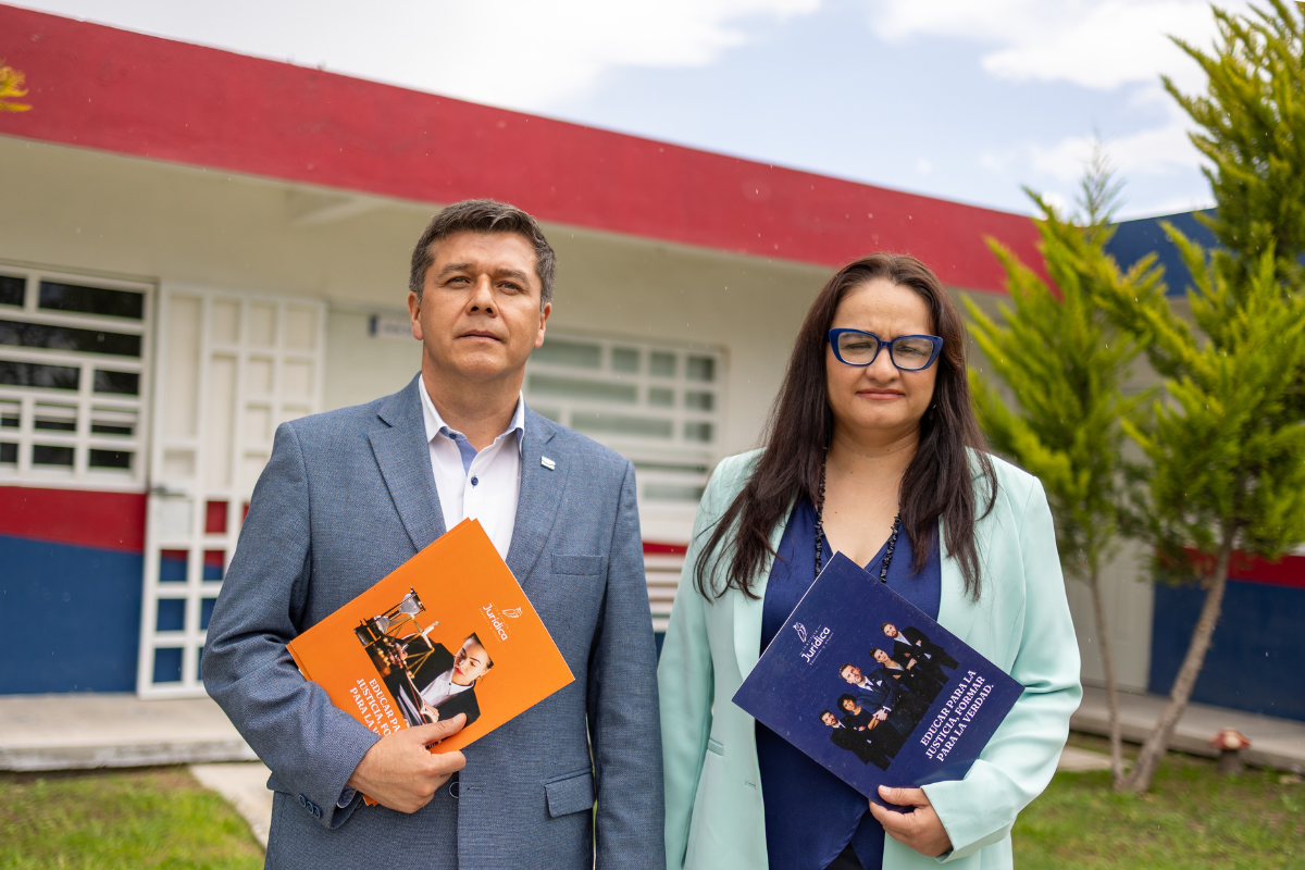 Cada sesión combina teoría y práctica para preparar a las nuevas generaciones de profesionistas del Derecho