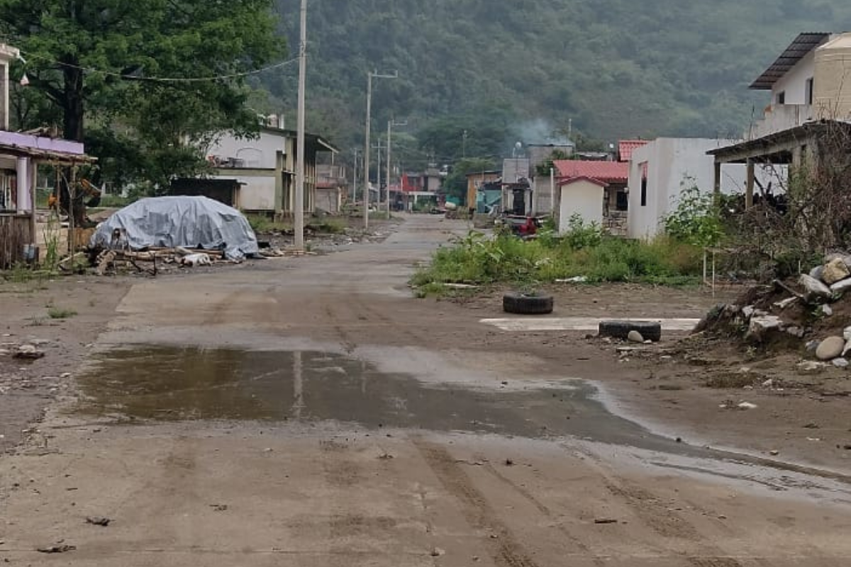 Personal de la SEDATU realizó encuestas entre habitantes de Tlacolula afectados por la vaguada monzónica.