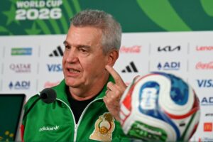 El cuerpo técnico del Tri tendría que rehacer toda la logística si FIFA confirma el nuevo horario.