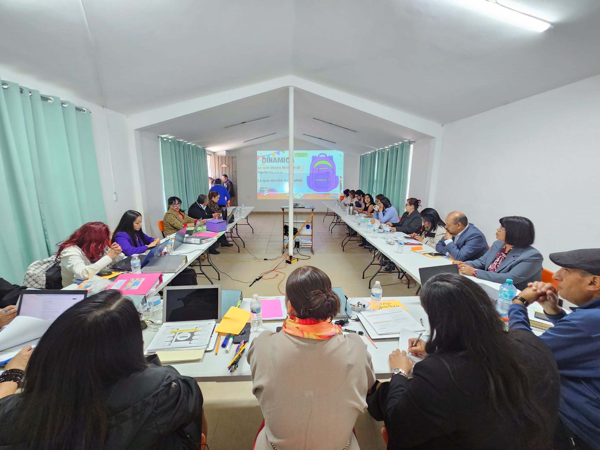 Docentes de Hidalgo intercambiaron experiencias y estrategias durante un taller enfocado en comunidades de aprendizaje