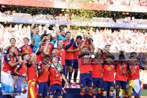 España logro salir campeona luego de 16 años sin levantar la gloria