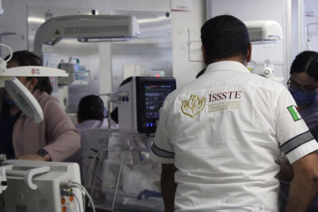 Especialistas de la UCIN del ISSSTE Pachuca acompañaron la recuperación de las recién nacidas