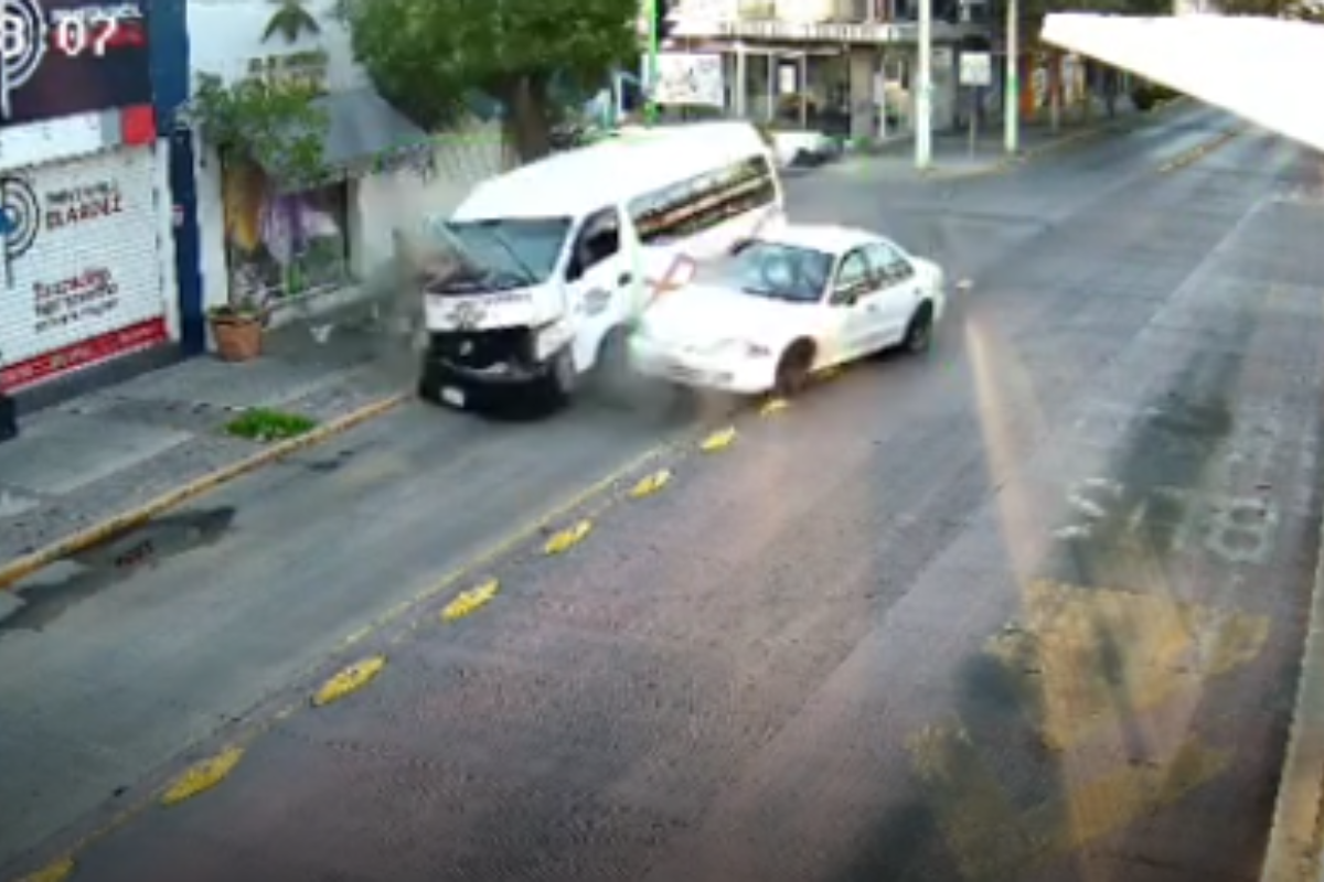 Una unidad de la ruta 87 PCH C estuvo involucrada en un accidente sobre avenida Revolución de Pachuca.