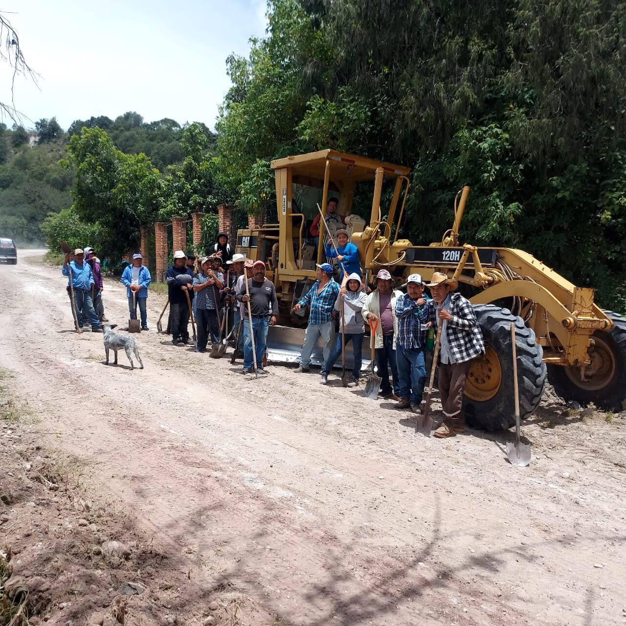 Vecinos y autoridades participan en acciones para fortalecer los caminos de Huasca de Ocampo