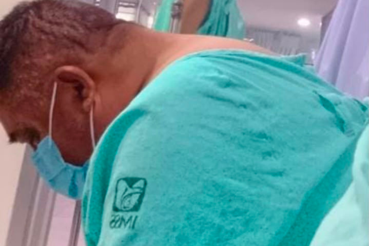 La Clínica 1 del IMSS Pachuca fue señalada por familiares de un derechohabiente que espera tratamiento.