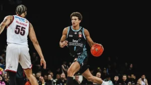 Hizo historia al convertirse en el primer jugador nacido en México en ser seleccionado en la primera ronda del Draft de la NBA
