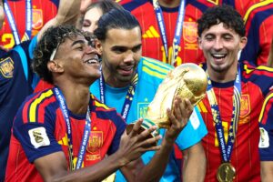Lamine Yamal levantó la Copa del Mundo y confirmó que pertenece a la élite del futbol