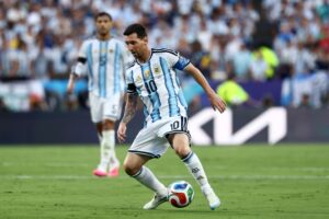 Lionel Messi lidera a Argentina en una semifinal de alto voltaje frente a Inglaterra.