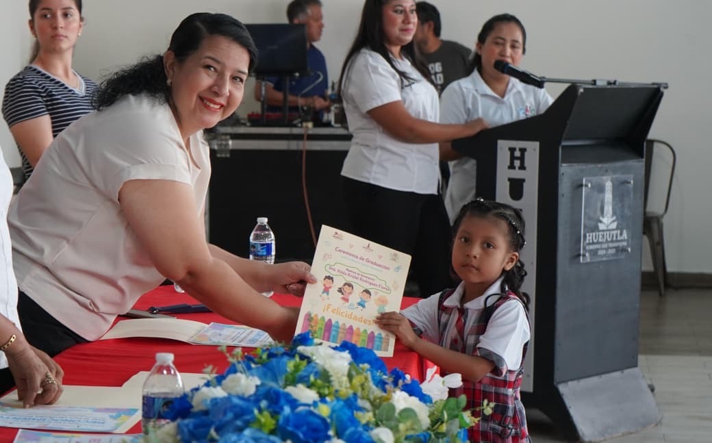 Niñas y niños del CAIC Huejutla celebraron la culminación de una etapa importante en su formación educativa
