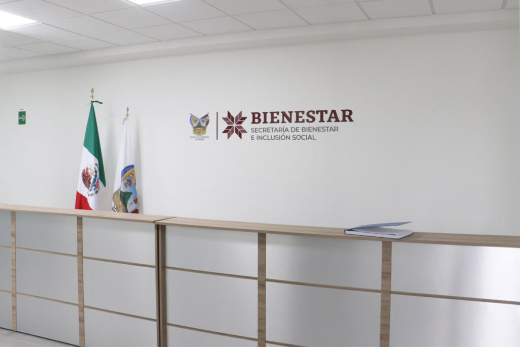 En la Sebisoh existen dos directores de área solo con nivel medio y una dieta superior a los 31 mil pesos mensuales | Foto: Saúl Hernández