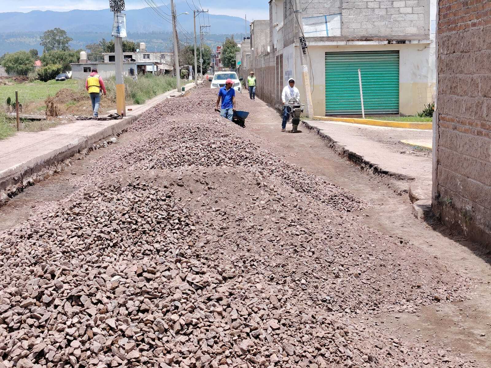 Trabajos de reencarpetamiento mejoran el acceso en Rincones de la Hacienda en Tulancingo