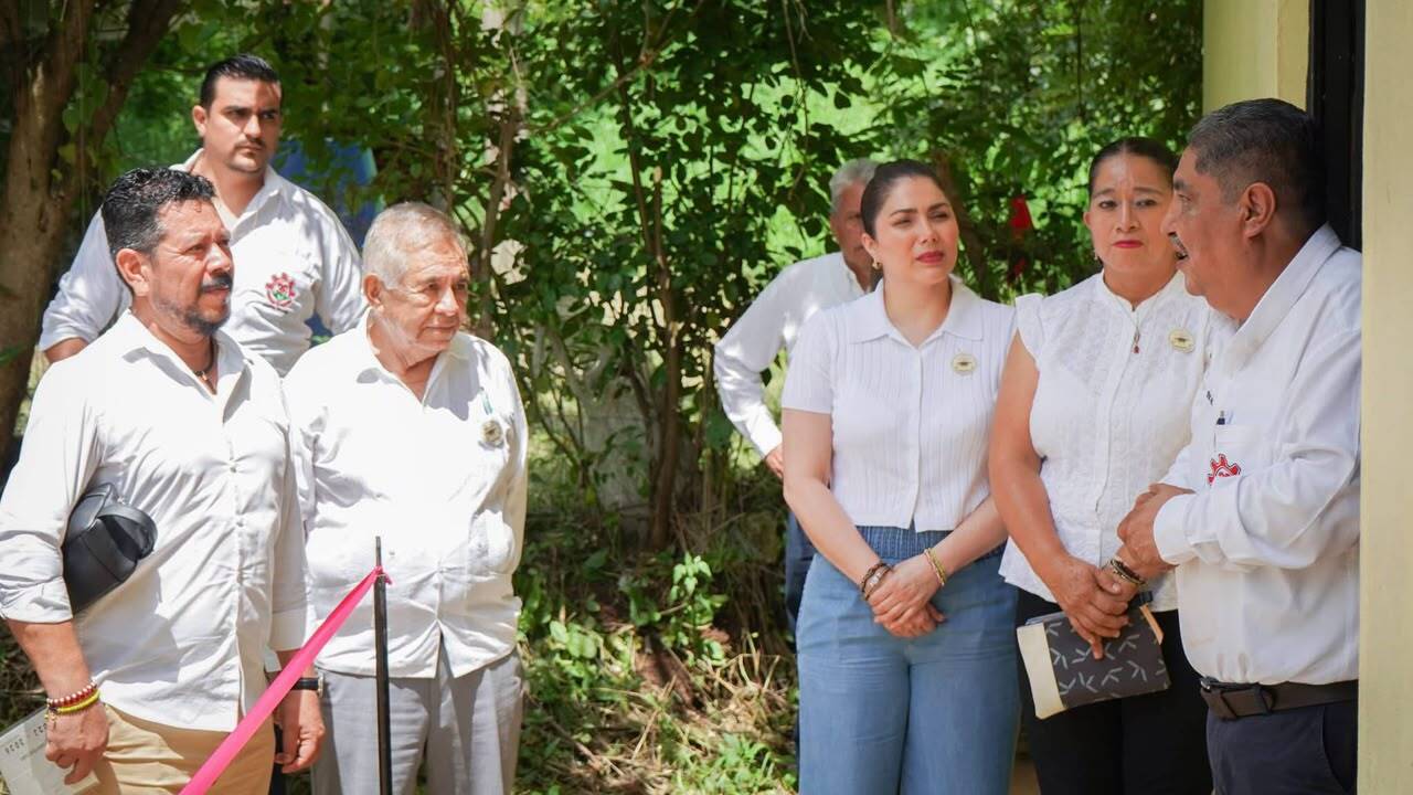 Proyectos productivos fueron presentados durante la graduación de la Secundaria Técnica Número 36 de Ixcatlán como parte de la formación estudiantil