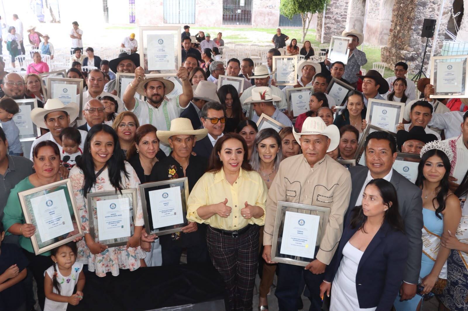 Barbacoyeros de Actopan recibieron reconocimientos por su participación en la hazaña gastronómica internacional