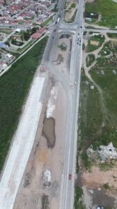 Trabajadores realizan labores de rehabilitación en el bulevar Las Torres como parte del proyecto impulsado por la Sipdus