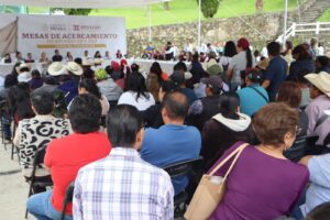 Autoridades estatales escucharon las demandas ciudadanas relacionadas con servicios médicos y los pendientes en el abasto de medicamentos de la región