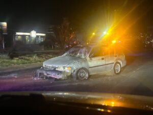 Madrugada accidentada: automóvil vuelca en el bulevar Colosio
