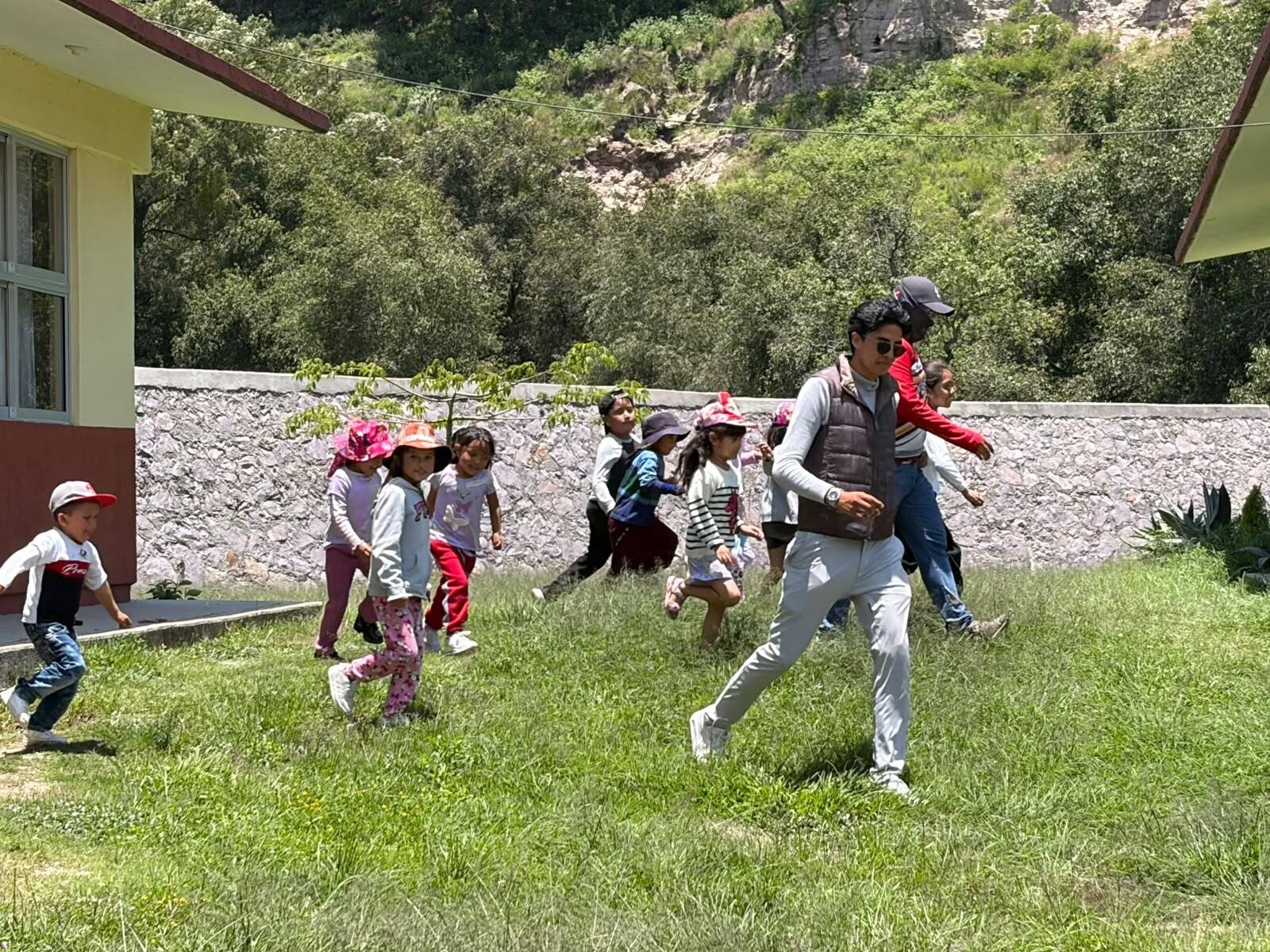 Habitantes de distintas edades recorrieron espacios interactivos del Papalote Museo del Niño