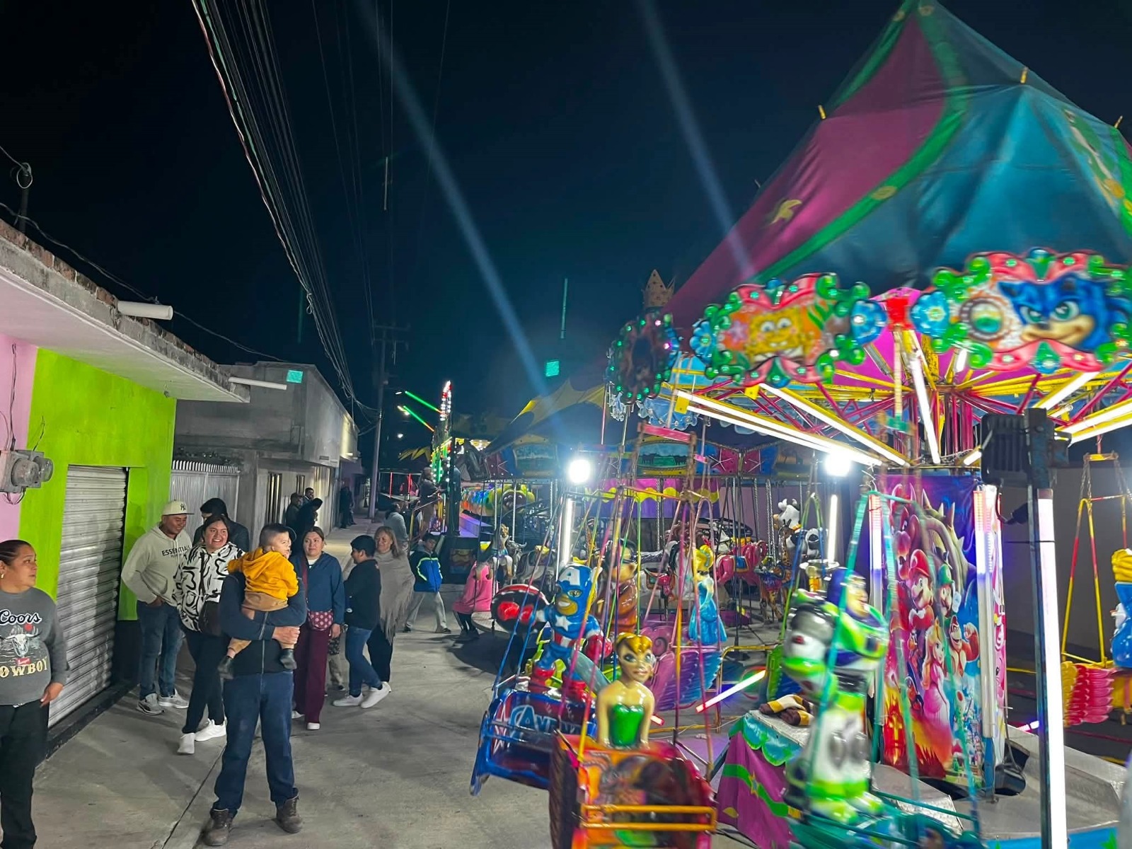 La Feria de Santiago reunió a familias, visitantes y migrantes que regresaron a Tezontlale para celebrar sus tradiciones