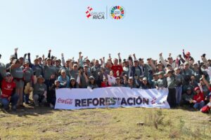 La compañía reportó avances en energía renovable, gestión hídrica y programas de apoyo comunitario durante 2025