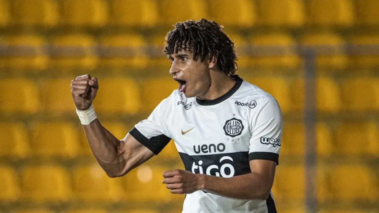 El delantero viene proveniente del Olimpia de Paraguay, luego de su paso por el Libertad, equipo en el que conquistó tres torneos Clausura y uno más del Apertura