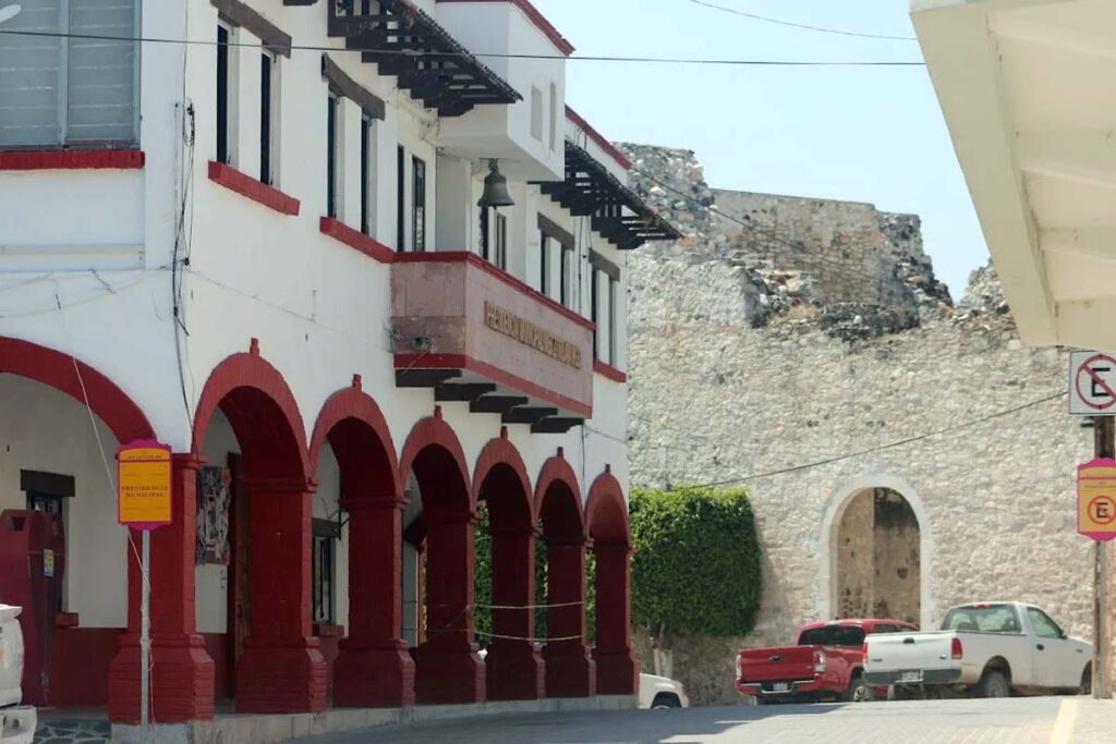 Con solo bachillerato, el director de Planeación del ayuntamiento de Metztitlán posee uno de los sueldos más altos: 26 mil 893 pesos | Foto: Especial