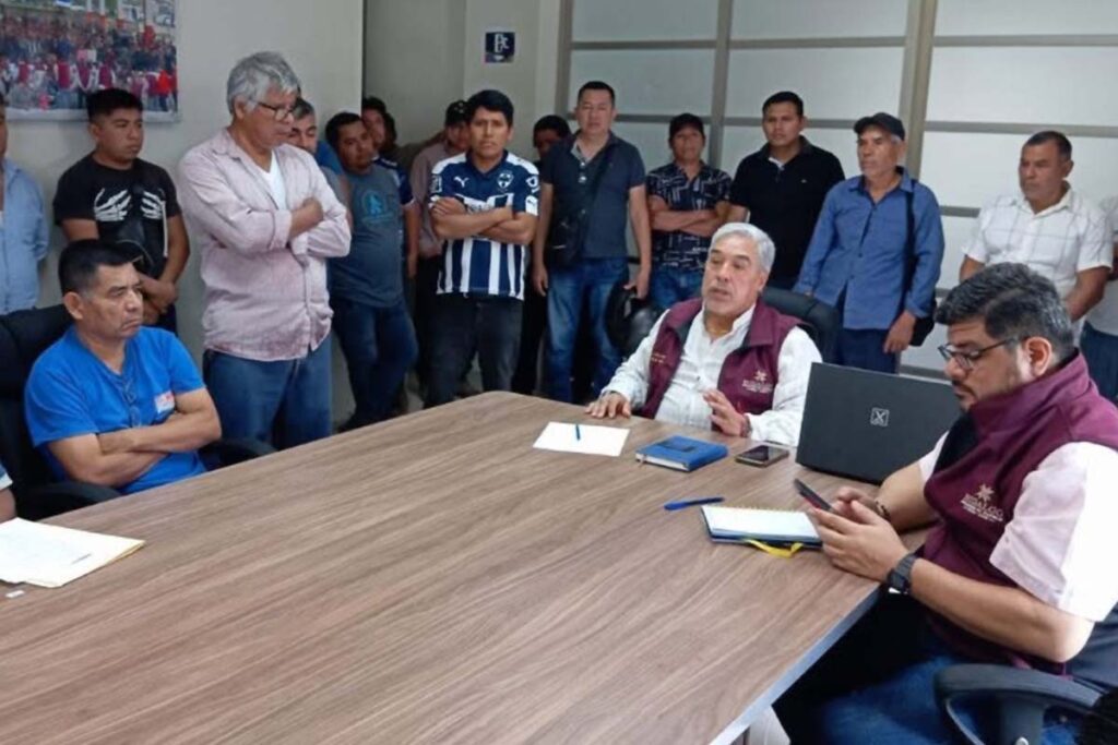 Nava Navarrete llamó a los servidores públicos a mantener comunicación abierta y escuchar a la población para evitar problemas | Foto. Especial