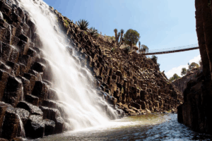 Descubre cómo llegar a Huasca de Ocampo desde CDMX, cuánto gastar en transporte y peajes, además de qué hacer entre Prismas Basálticos, haciendas y recorridos entre bosque