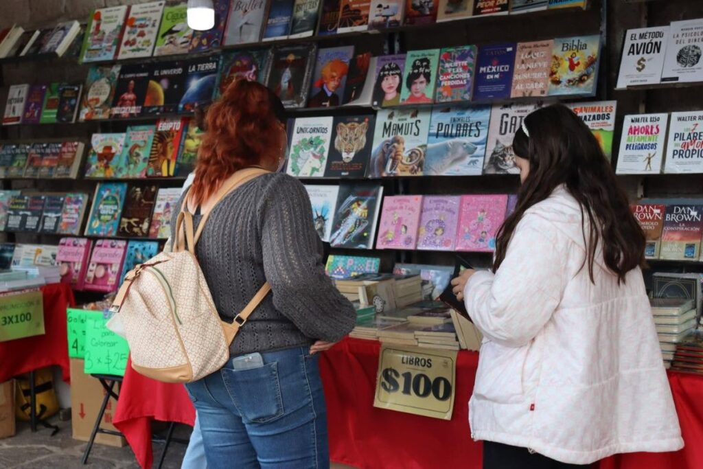 Asistentes a la Feria Internacional del Libro Infantil y Juvenil de Hidalgo