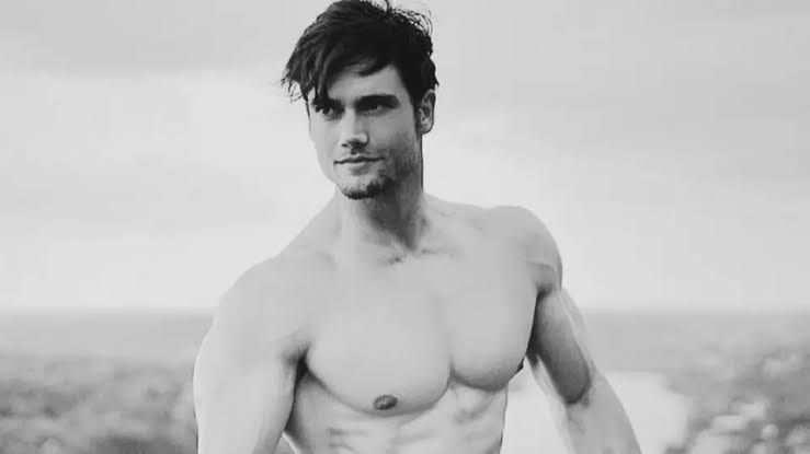 Connor Murphy ganó fama mundial por sus videos fitness antes de convertirse en una figura polémica en redes sociales.