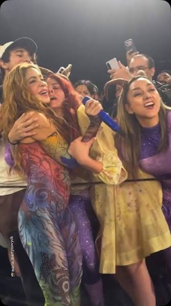 Shakira vivió un inesperado momento con una fan durante uno de sus conciertos en Estados Unidos