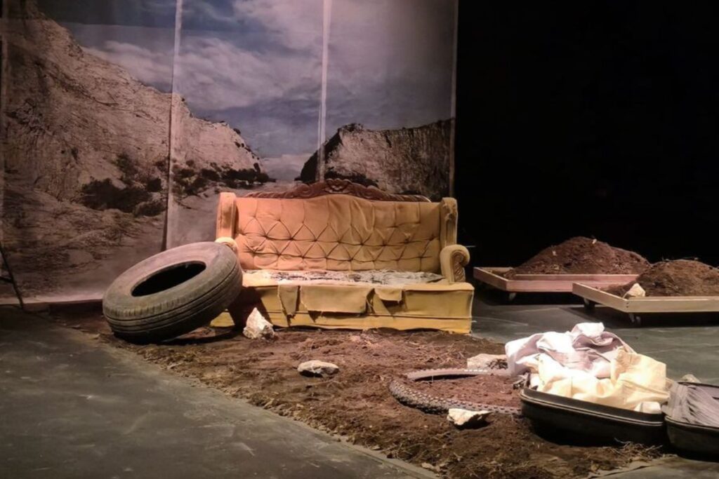 Fragmento de la obra 'Cerros testigos' en el Teatro Orientación Luisa Josefina Hernández, en Ciudad de México