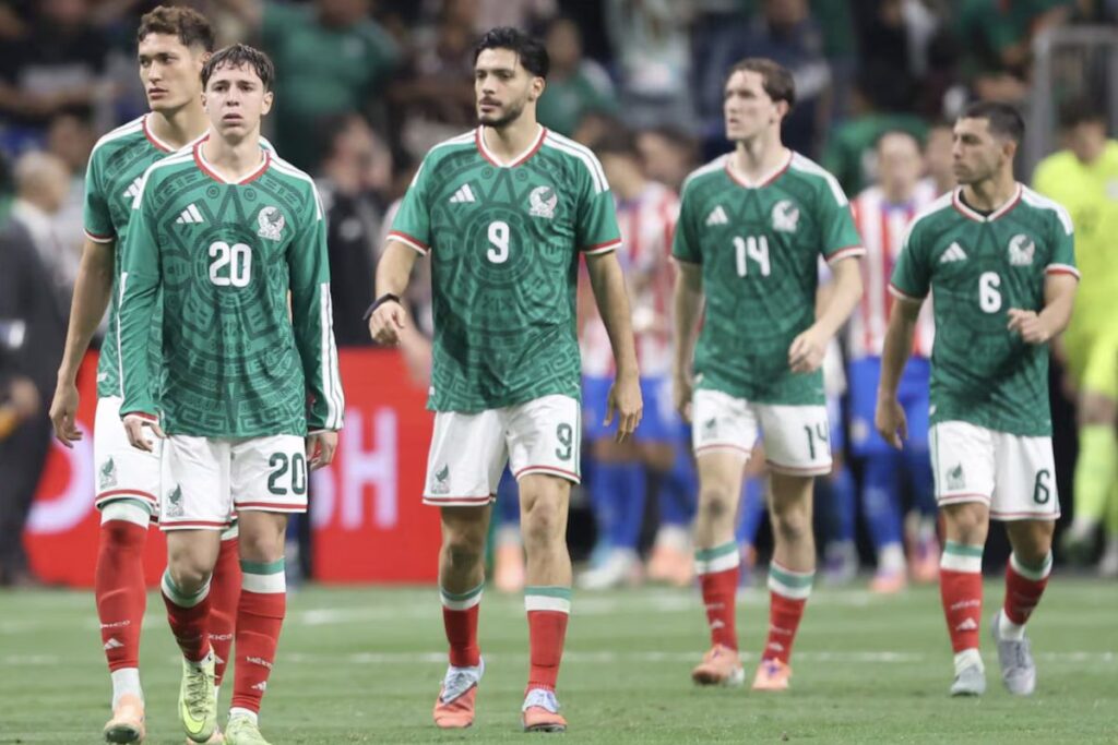 Jugadores de la selección de México en pleno partido del Mundial 2026