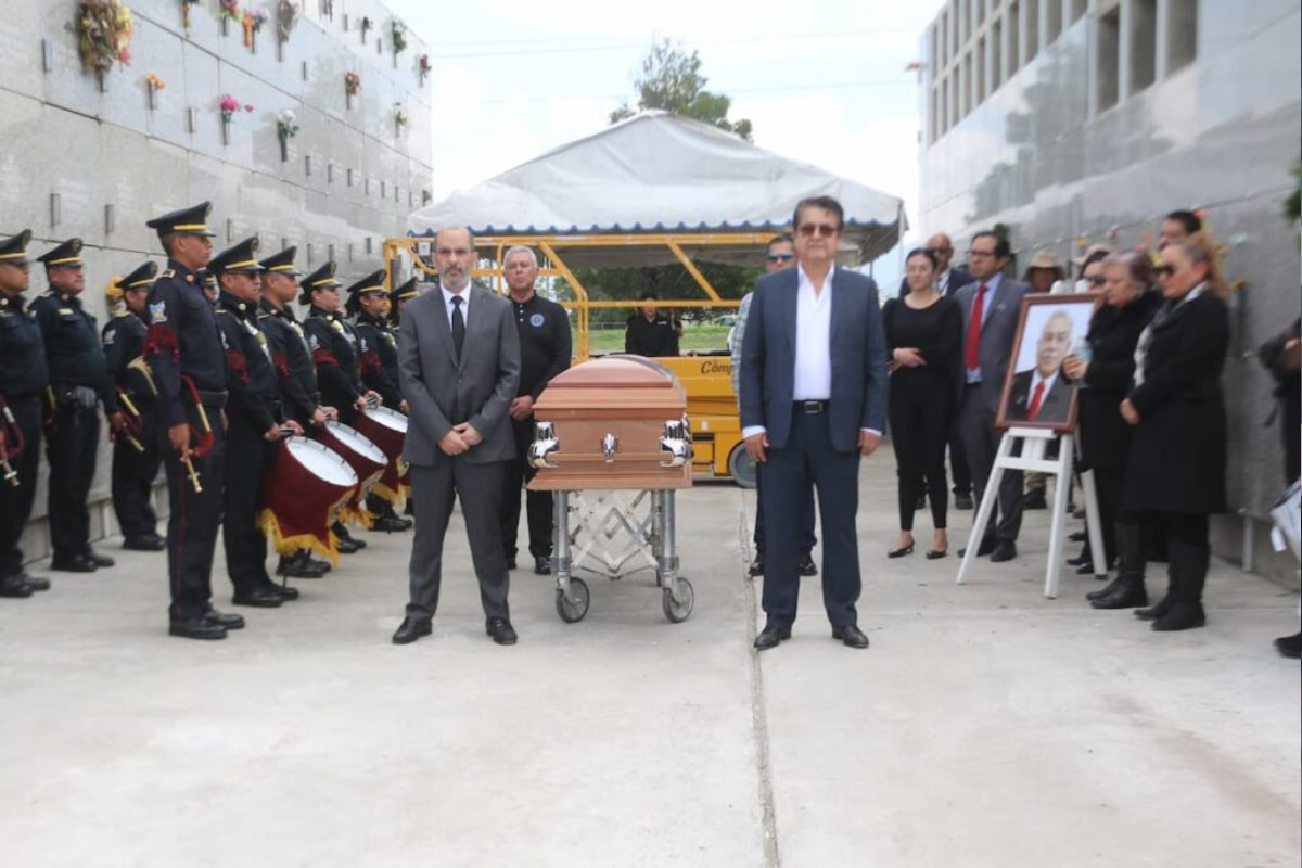 Uno de los agentes perdió la vida en el lugar a causa de la gravedad de las lesiones, mientras que el otro falleció cuando recibía atención médica | Foto: Juan Martínez