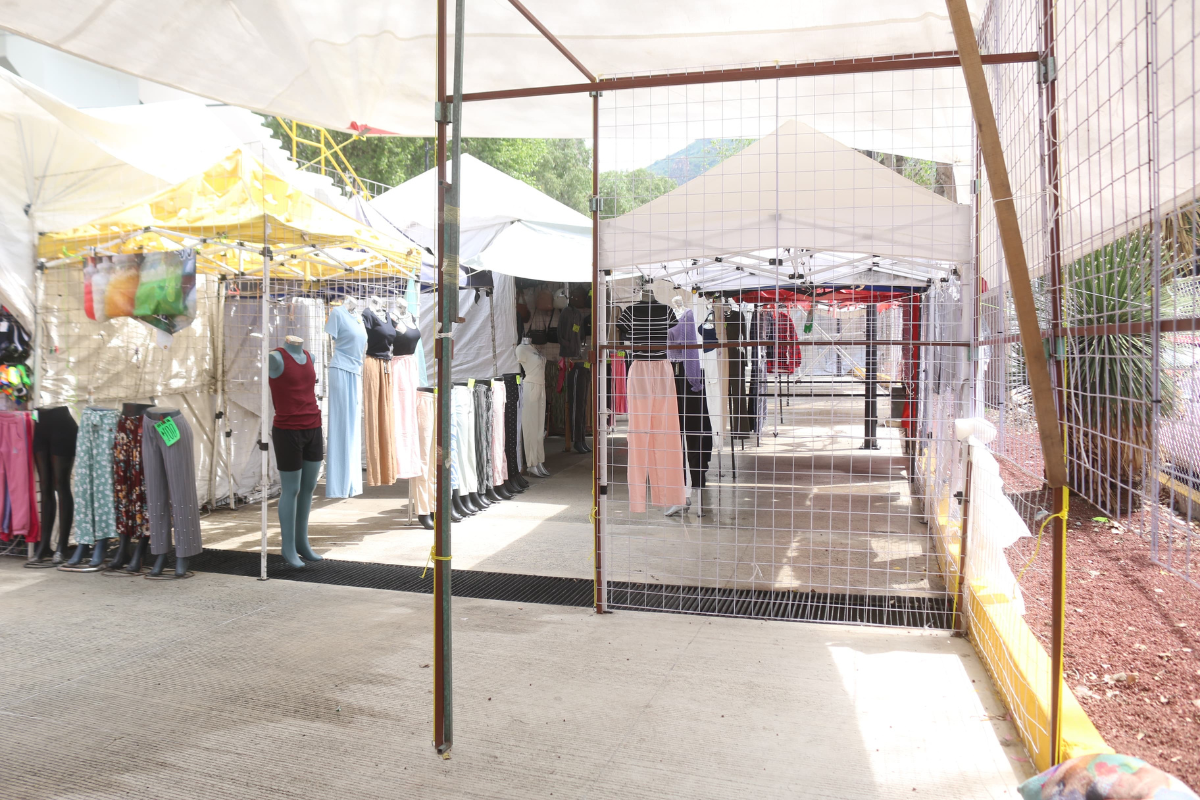 El censo de la Dirección de Comercio y Abasto de Pachuca registra 106 espacios para venta en la explanada del mercado Benito Juárez | Foto: Especial